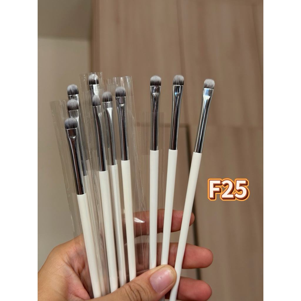 แปรงอเนกประสงค์จิ๋ว F25 สำหรับเน้นใต้ตา ไลเนอร์ มุมปาก และคอนซีลเลอร์